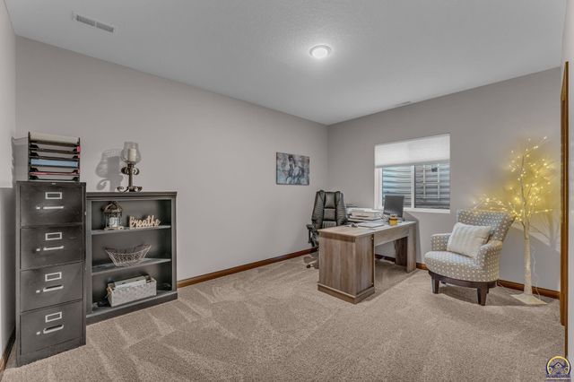 5437 SW Westport DR, Topeka, KS 66610