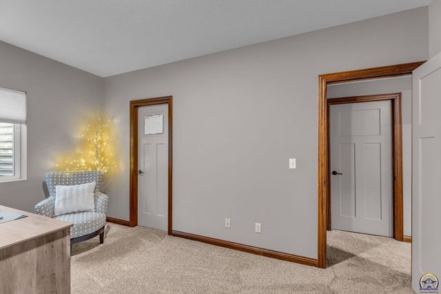 5437 SW Westport DR, Topeka, KS 66610