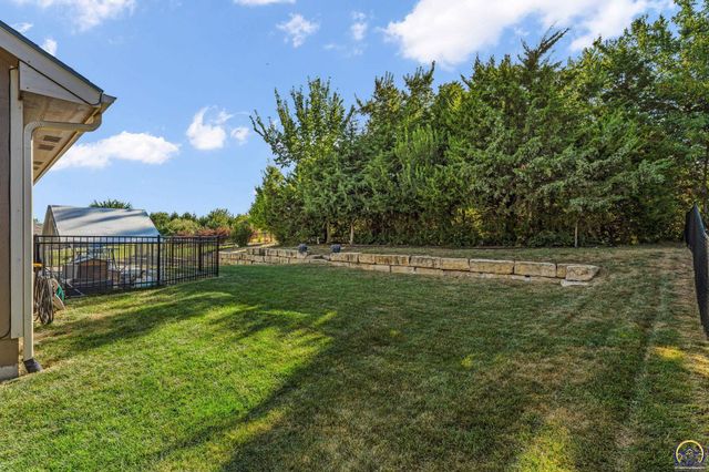 5437 SW Westport DR, Topeka, KS 66610