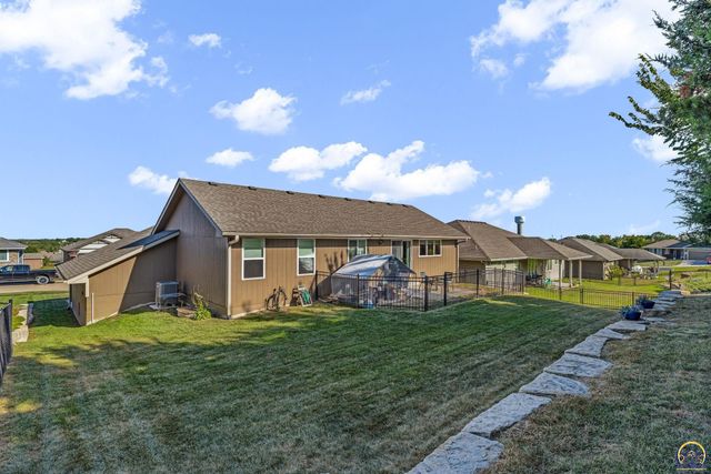 5437 SW Westport DR, Topeka, KS 66610