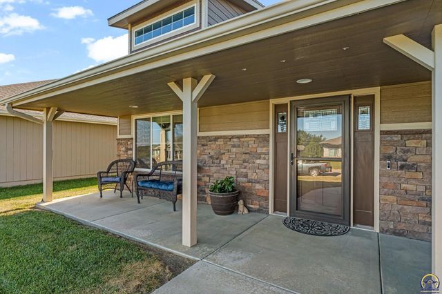 5437 SW Westport DR, Topeka, KS 66610