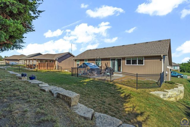5437 SW Westport DR, Topeka, KS 66610