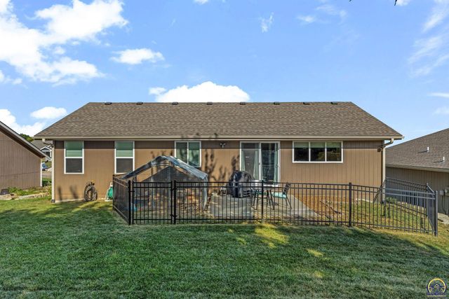 5437 SW Westport DR, Topeka, KS 66610