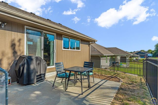 5437 SW Westport DR, Topeka, KS 66610