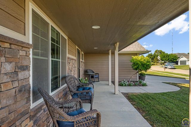 5437 SW Westport DR, Topeka, KS 66610