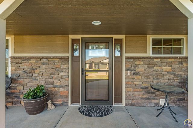 5437 SW Westport DR, Topeka, KS 66610