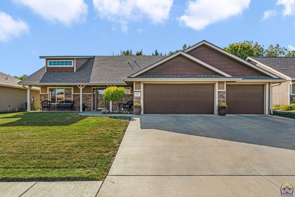 5437 SW Westport DR, Topeka, KS 66610