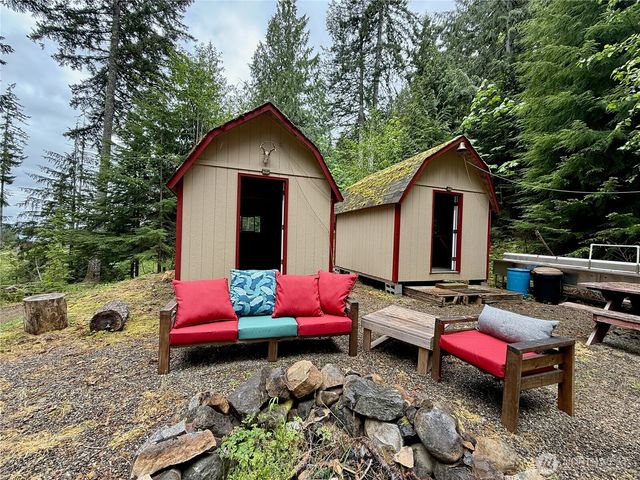 650 W Cushman Ridge Drive, Hoodsport, WA 98548