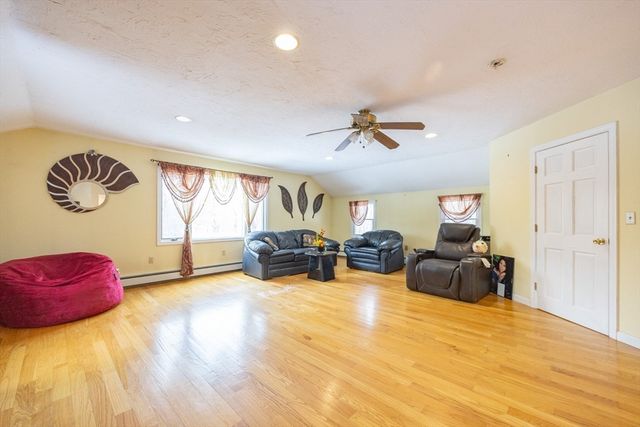 11 Quail Run Rd, Bellingham, MA 02019