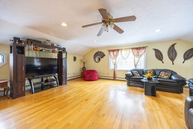 11 Quail Run Rd, Bellingham, MA 02019