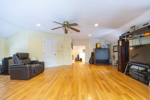 11 Quail Run Rd, Bellingham, MA 02019