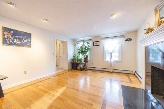 11 Quail Run Rd, Bellingham, MA 02019