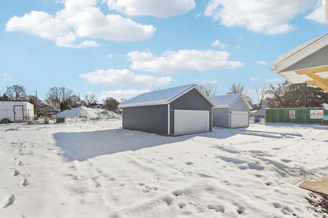 415 Oakland AVENUE, Waukesha, WI 53186