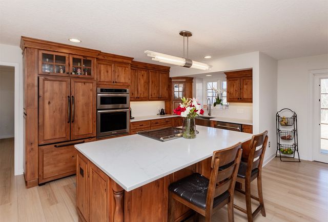 4205 Quail Court, West Des Moines, IA 50265