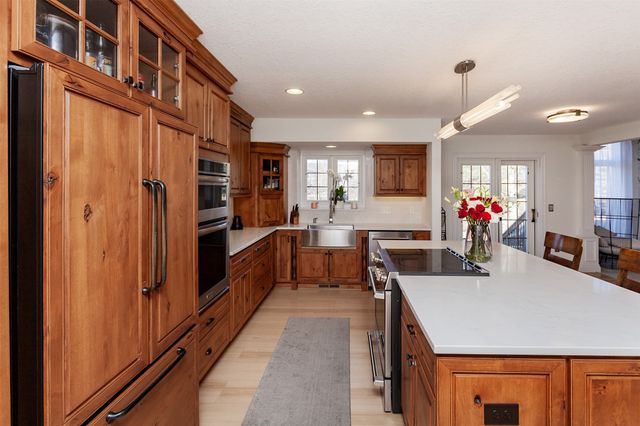 4205 Quail Court, West Des Moines, IA 50265
