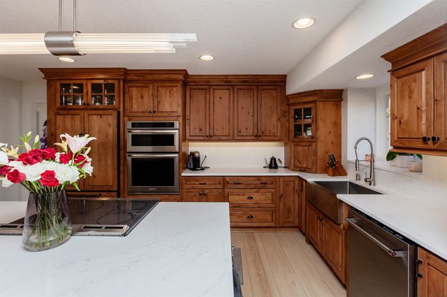 4205 Quail Court, West Des Moines, IA 50265