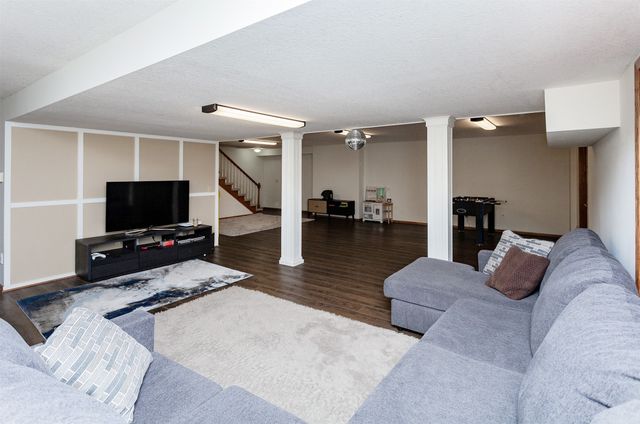 4205 Quail Court, West Des Moines, IA 50265