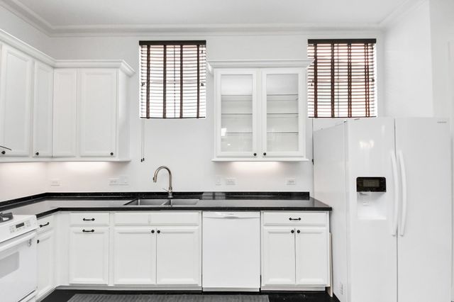 1014 Montrose Boulevard G, Houston, TX 77019