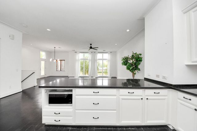 1014 Montrose Boulevard G, Houston, TX 77019