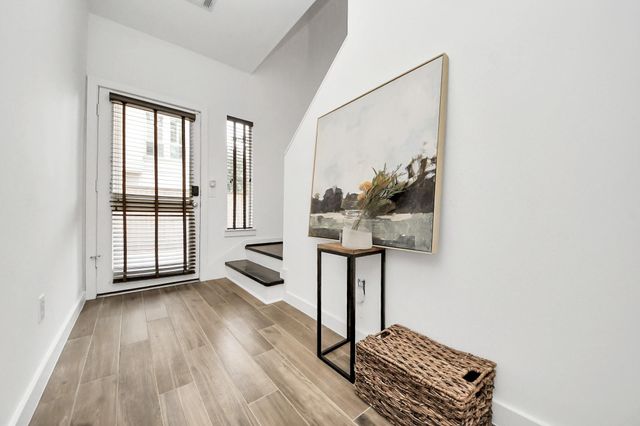 1014 Montrose Boulevard G, Houston, TX 77019