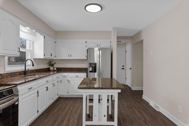 104 W Stoney Ridge WAY, Saukville, WI 53080