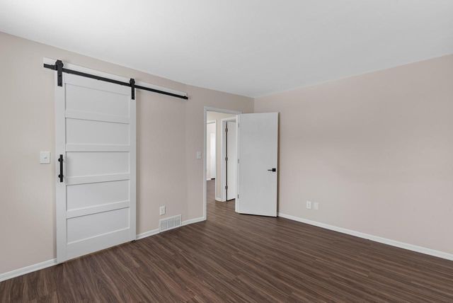 104 W Stoney Ridge WAY, Saukville, WI 53080