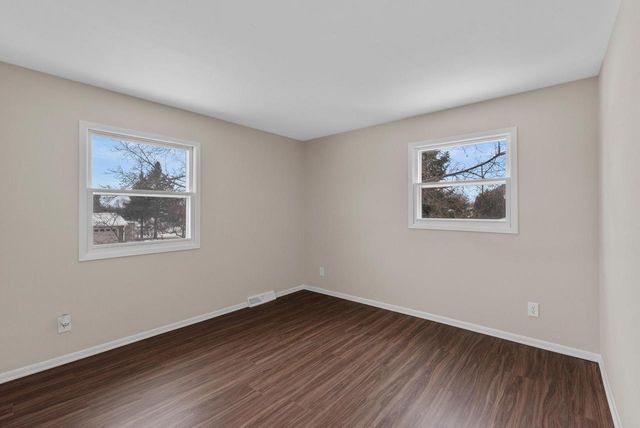 104 W Stoney Ridge WAY, Saukville, WI 53080