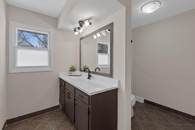 104 W Stoney Ridge WAY, Saukville, WI 53080