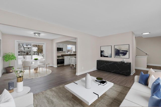 104 W Stoney Ridge WAY, Saukville, WI 53080