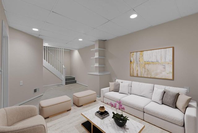 104 W Stoney Ridge WAY, Saukville, WI 53080