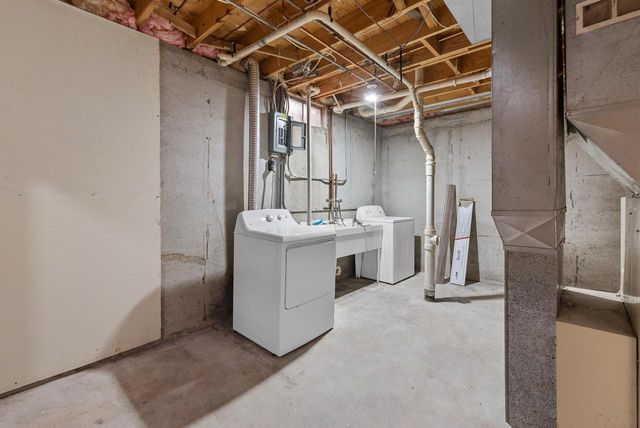 104 W Stoney Ridge WAY, Saukville, WI 53080