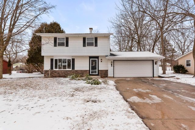 104 W Stoney Ridge WAY, Saukville, WI 53080