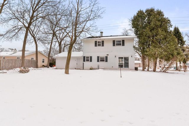 104 W Stoney Ridge WAY, Saukville, WI 53080