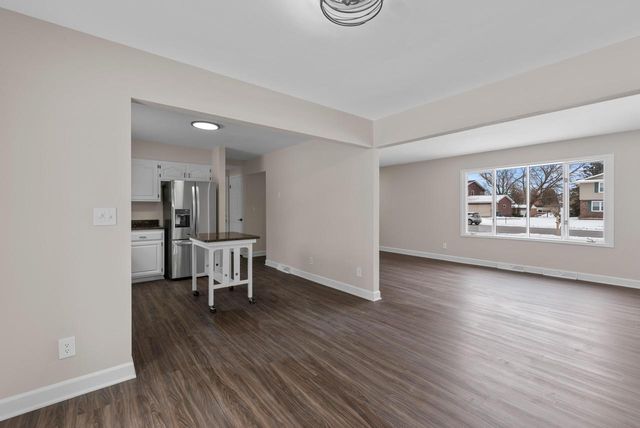 104 W Stoney Ridge WAY, Saukville, WI 53080