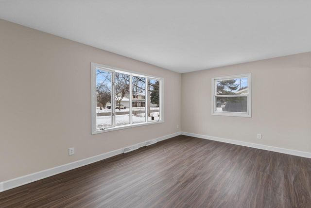 104 W Stoney Ridge WAY, Saukville, WI 53080