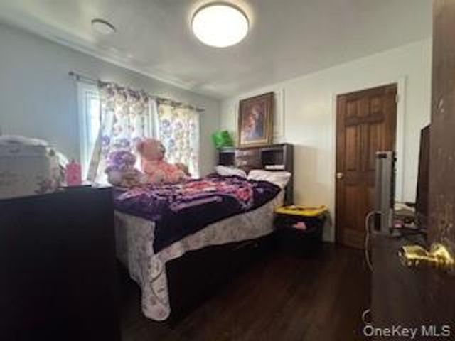 12 Hilton Court, Hicksville, NY 11801