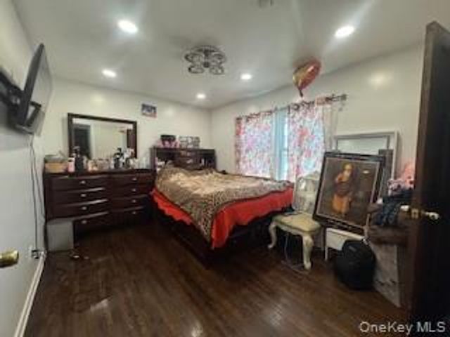 12 Hilton Court, Hicksville, NY 11801
