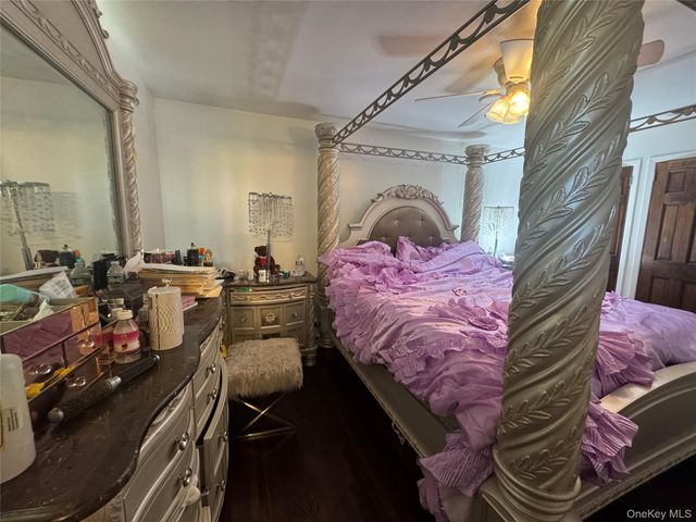 12 Hilton Court, Hicksville, NY 11801