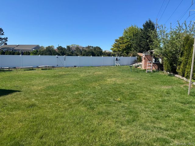 12 Hilton Court, Hicksville, NY 11801