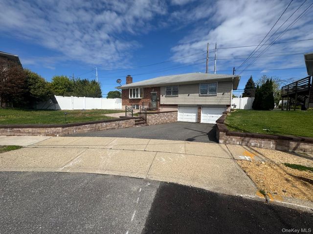 12 Hilton Court, Hicksville, NY 11801