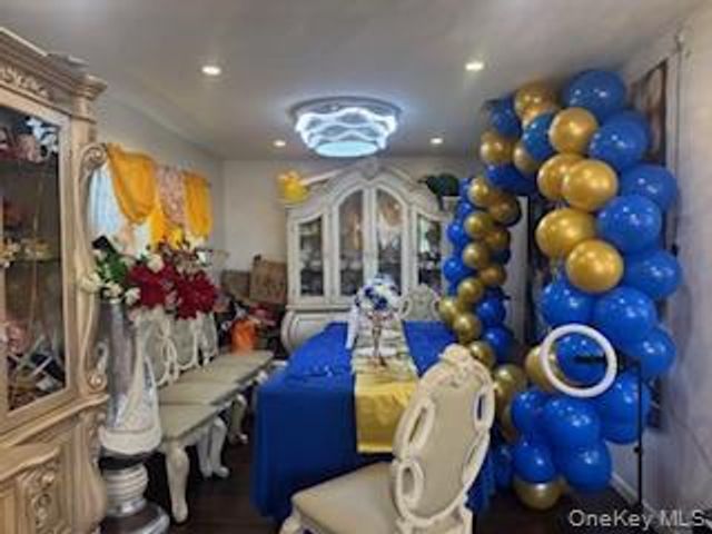 12 Hilton Court, Hicksville, NY 11801