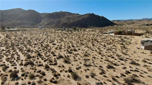 6883 Peterson, 29 Palms, CA 92277
