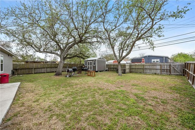 407 Reynolds Ave, Taft, TX 78390