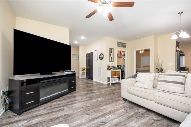 407 Reynolds Ave, Taft, TX 78390