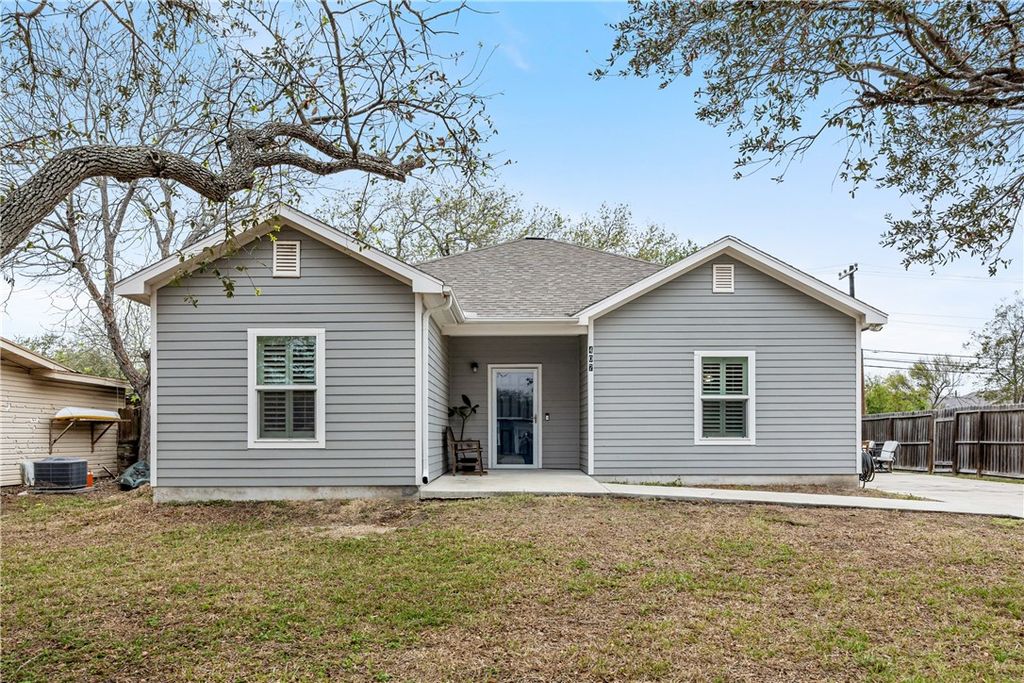 407 Reynolds Ave, Taft, TX 78390