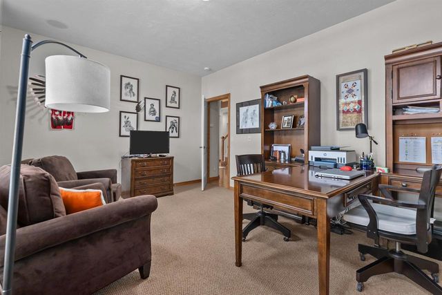 217 E WENTWORTH LANE, Appleton, WI 54913