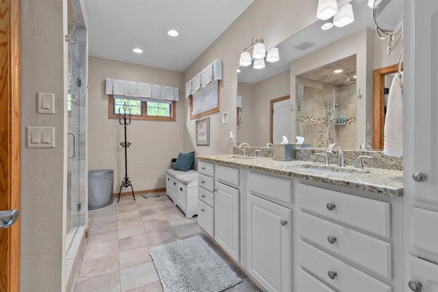 217 E WENTWORTH LANE, Appleton, WI 54913