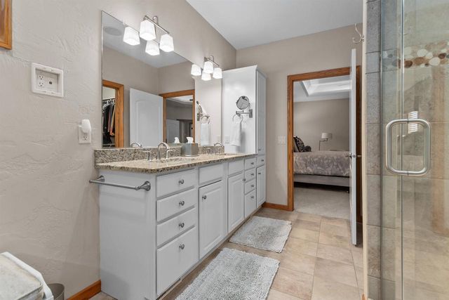 217 E WENTWORTH LANE, Appleton, WI 54913