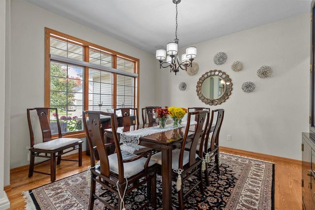 217 E WENTWORTH LANE, Appleton, WI 54913