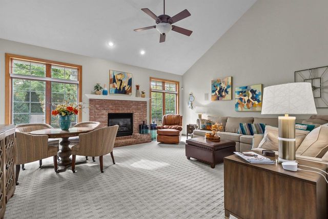 217 E WENTWORTH LANE, Appleton, WI 54913